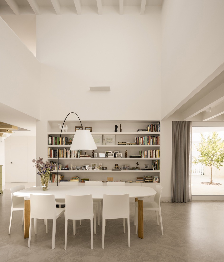 Verdizela House by Estúdio AMATAM. Photograph by Garcês.