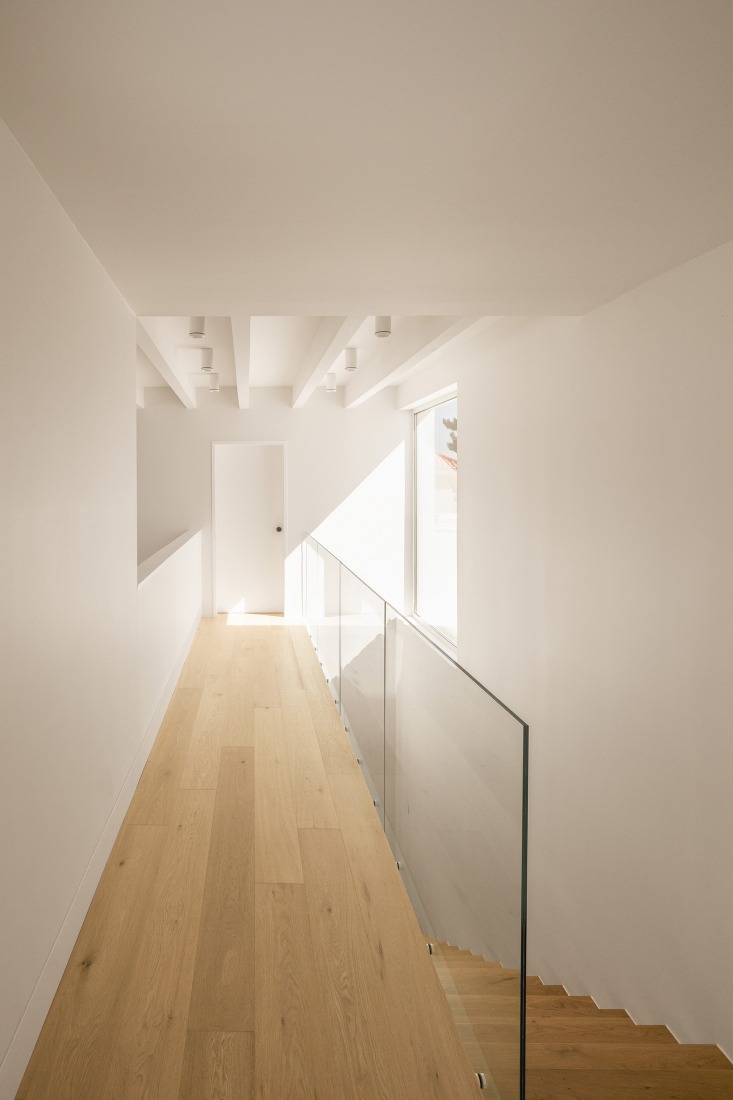 Verdizela House by Estúdio AMATAM. Photograph by Garcês.