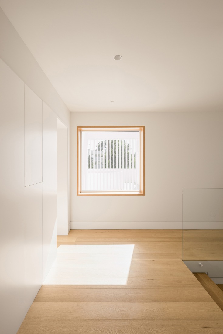 Verdizela House by Estúdio AMATAM. Photograph by Garcês.