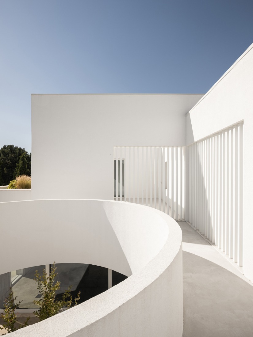 Verdizela House by Estúdio AMATAM. Photograph by Garcês.