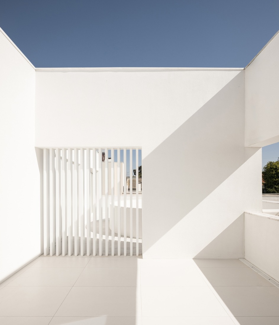 Verdizela House by Estúdio AMATAM. Photograph by Garcês.