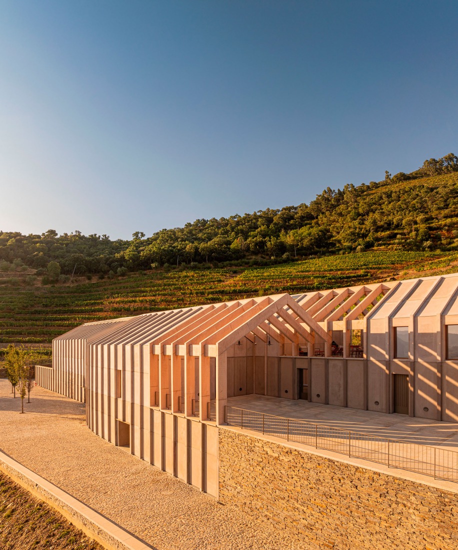 Wine Cellar of the Quinta de Adorigo by Atelier Sérgio Rebelo. Photograph by Fernando Guerra.