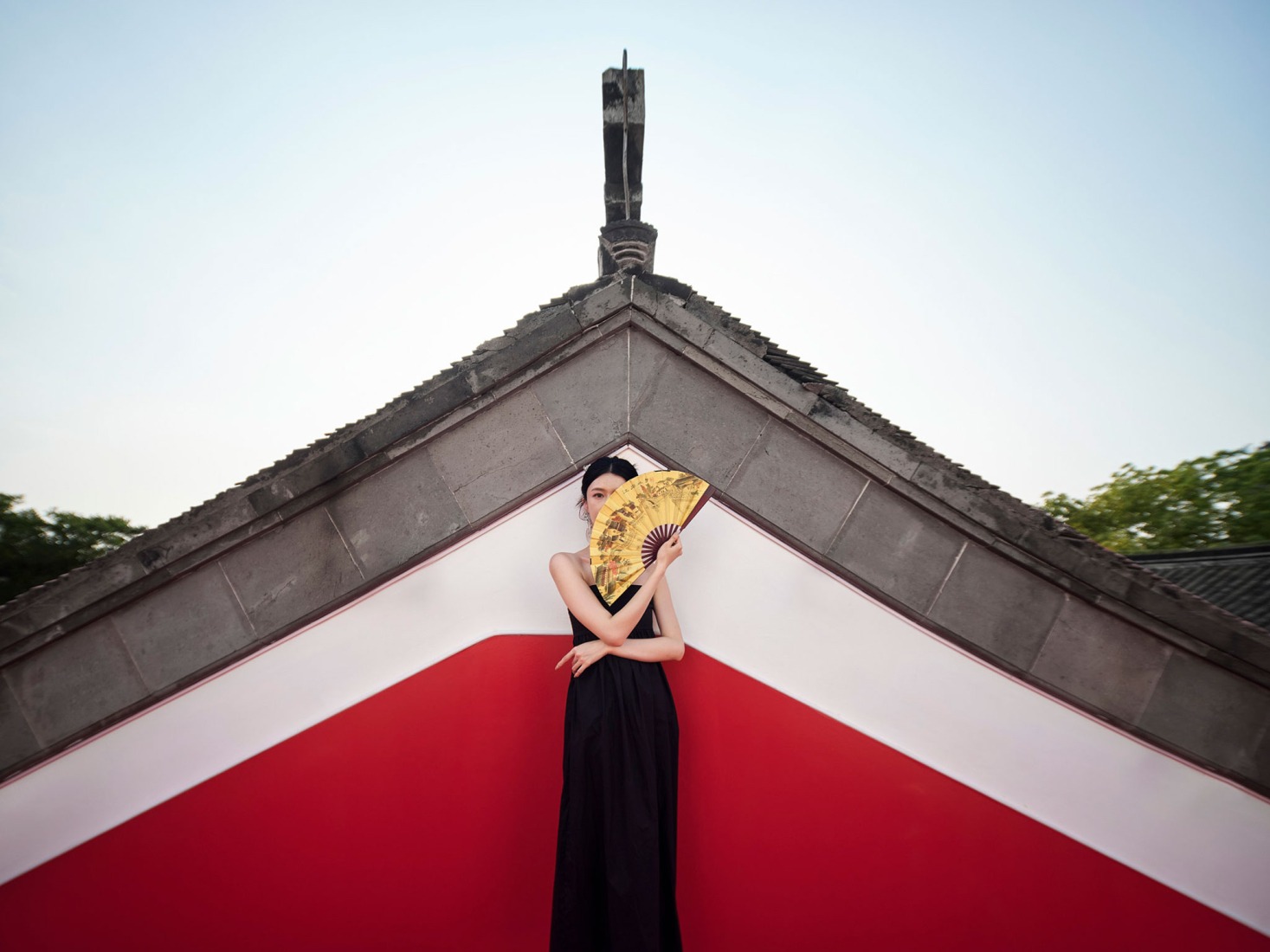 Big Red Crayfish by Dayi Design. Photograph by Cong Lin.