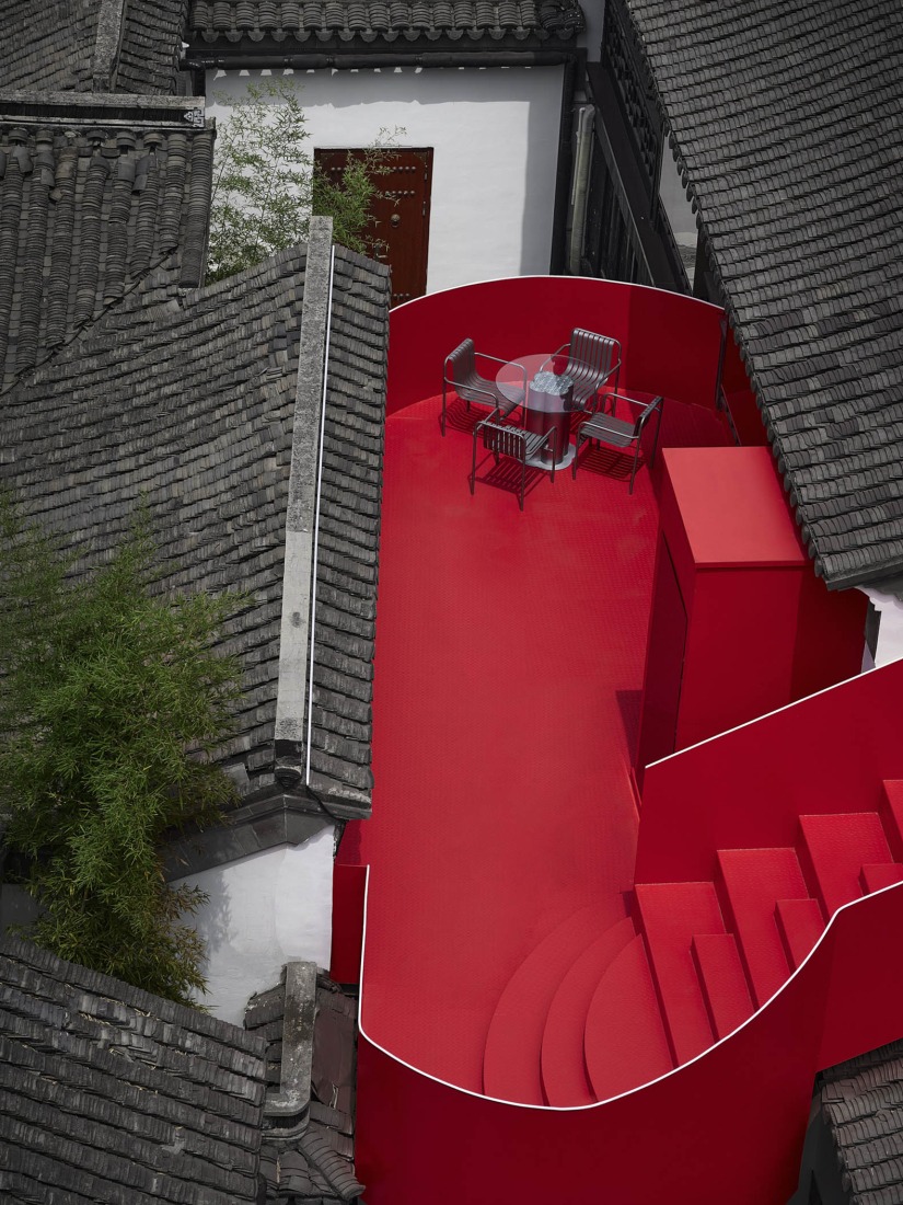 Big Red Crayfish by Dayi Design. Photograph by Cong Lin.