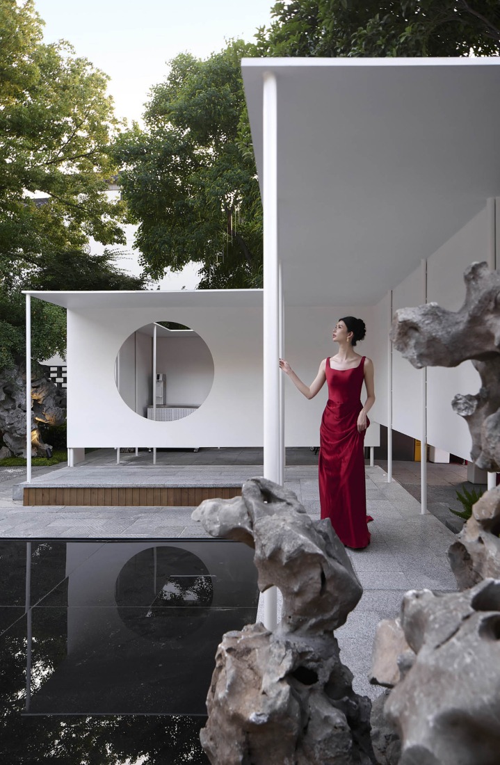 Big Red Crayfish by Dayi Design. Photograph by Cong Lin.