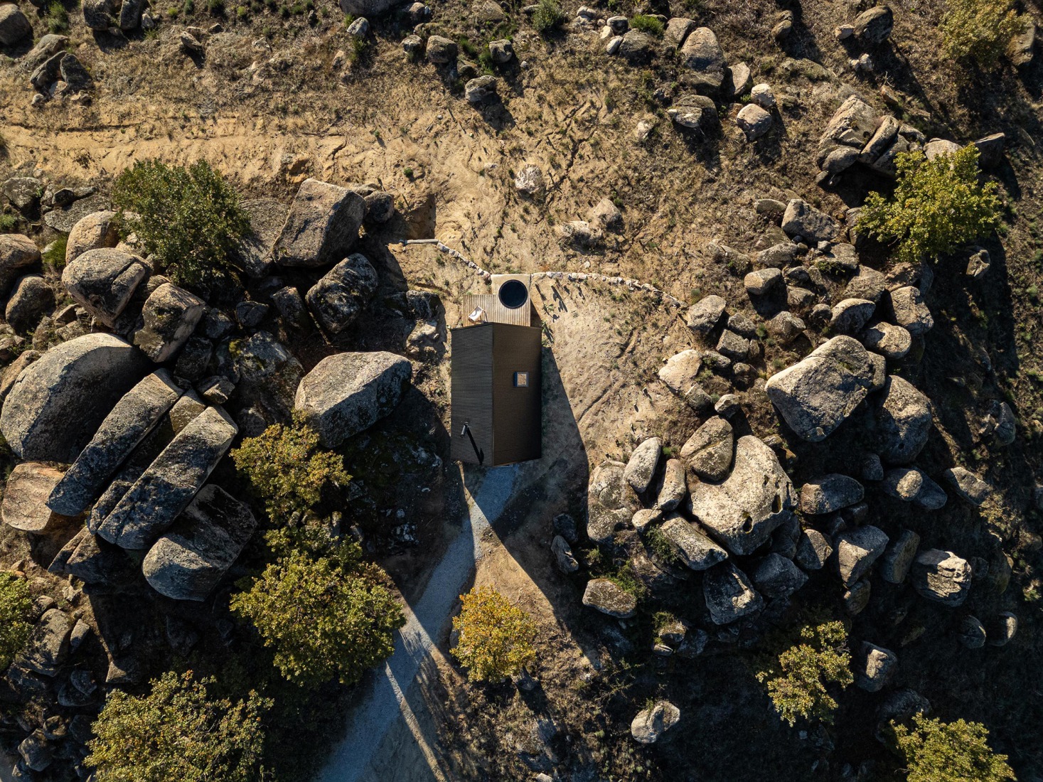Refugios de Montaña por Filipe Pina Arquitectura. Fotografía por Ivo Tavares Studio.