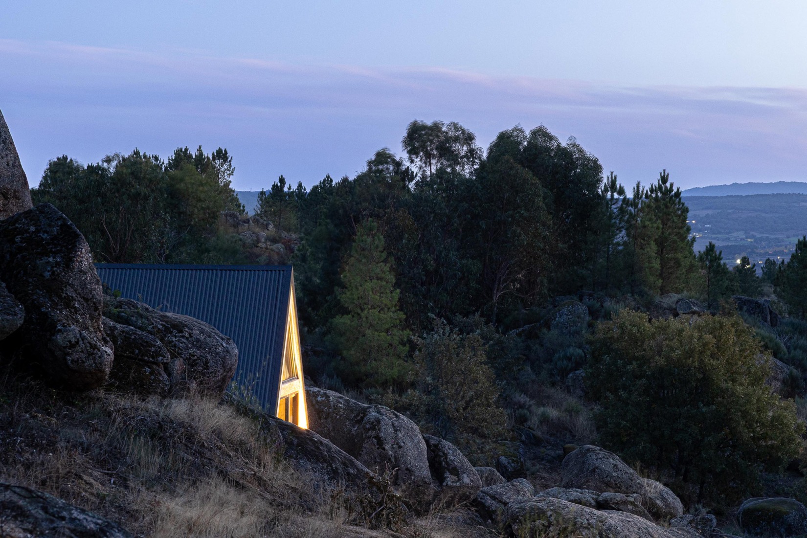 Refugios de Montaña por Filipe Pina Arquitectura. Fotografía por Ivo Tavares Studio.