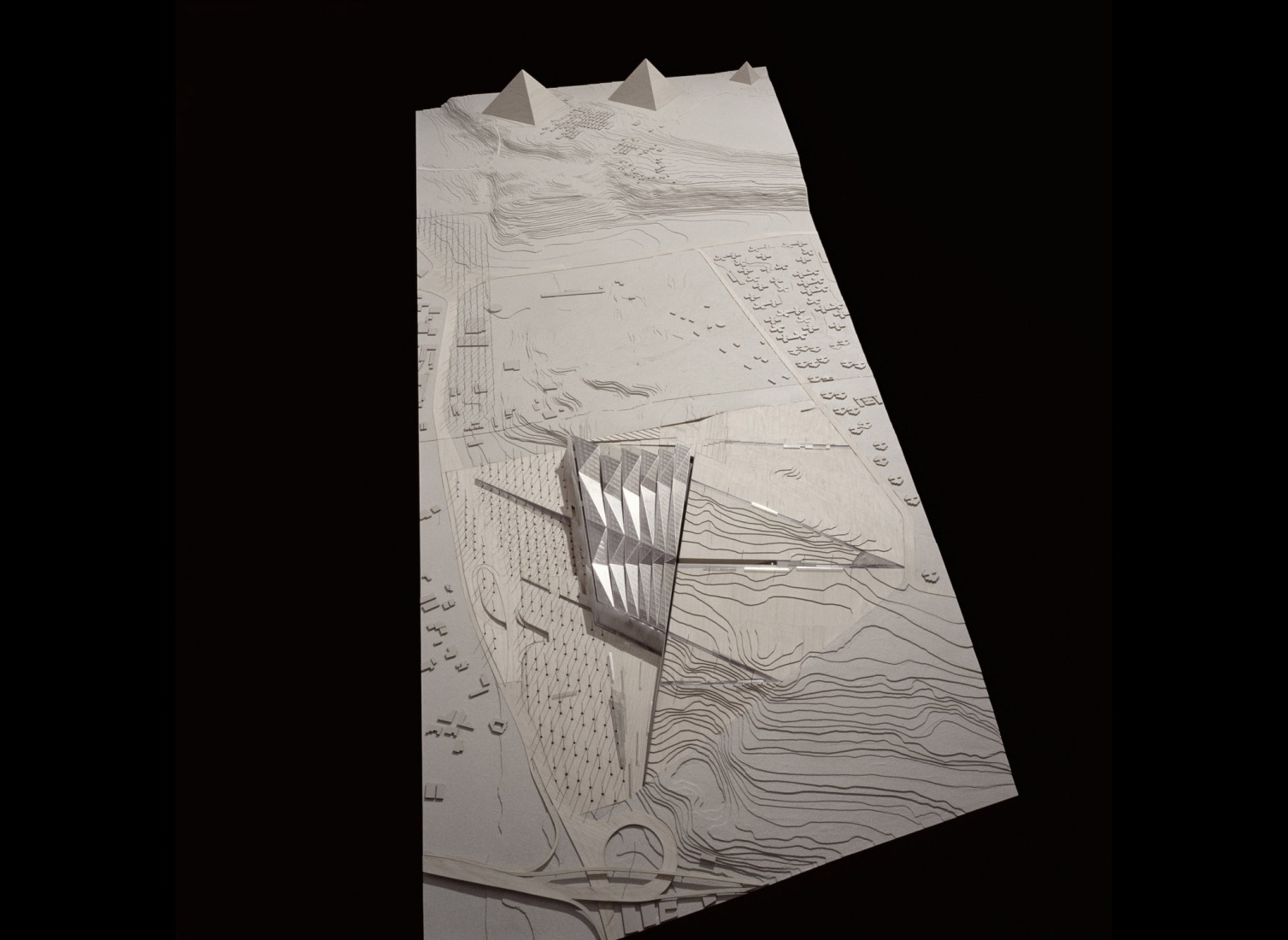 Maqueta. Gran Museo Egipcio por Heneghan Peng Architects.