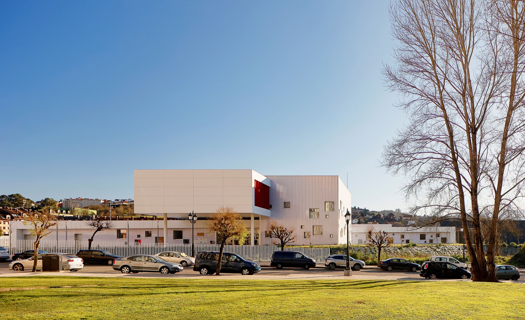 La Florida Secondary Education Institute by INSPYRA. Photograph by Iván Morán G-R.