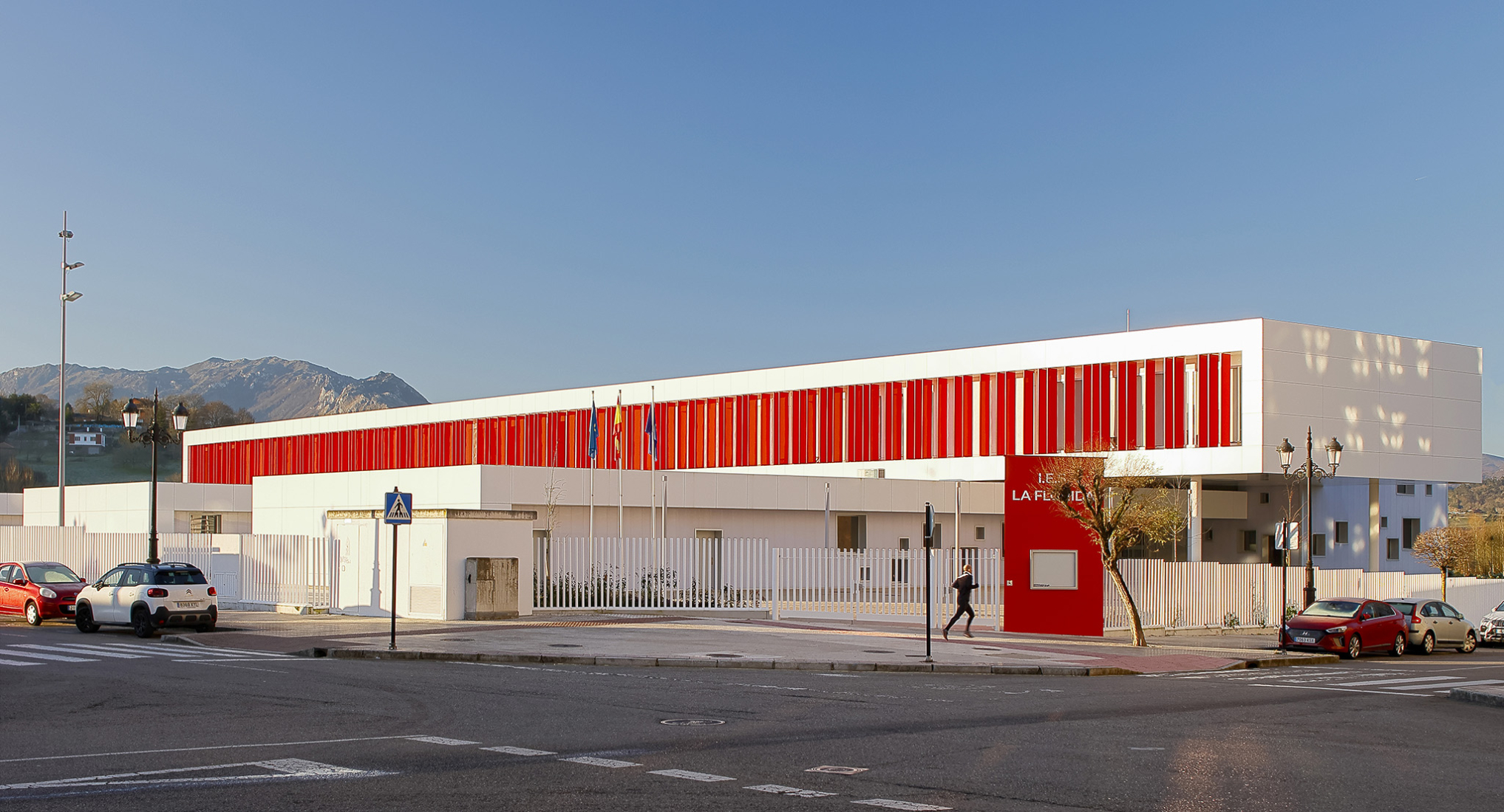 La Florida Secondary Education Institute by INSPYRA. Photograph by Iván Morán G-R.