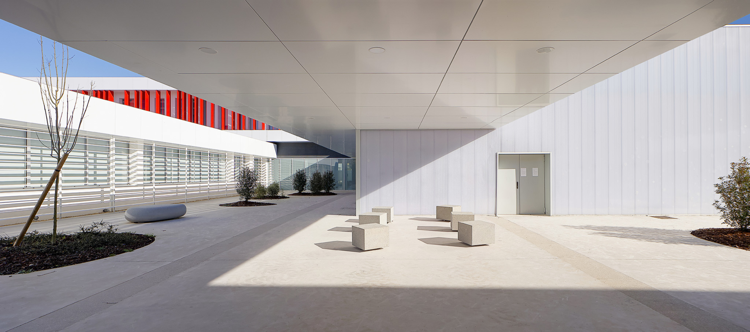 La Florida Secondary Education Institute by INSPYRA. Photograph by Iván Morán G-R.