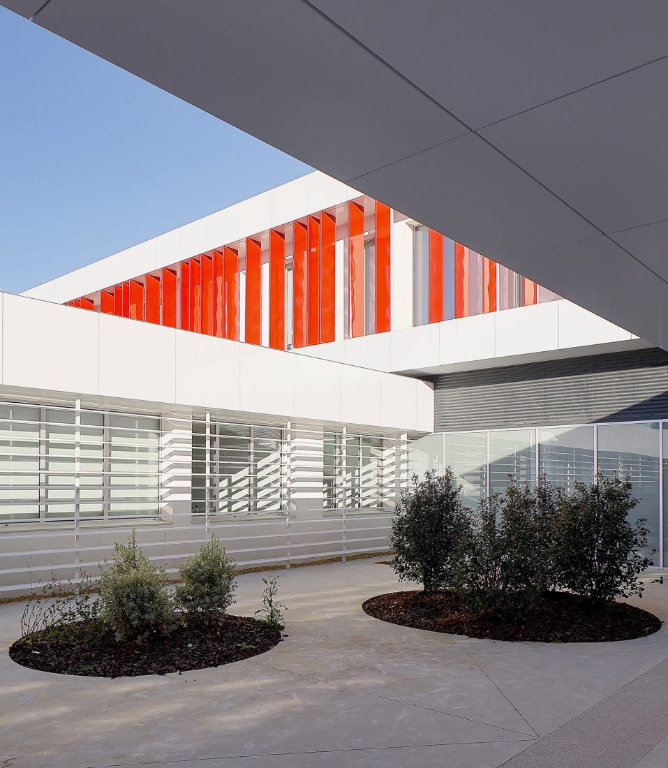 La Florida Secondary Education Institute by INSPYRA. Photograph by Iván Morán G-R.
