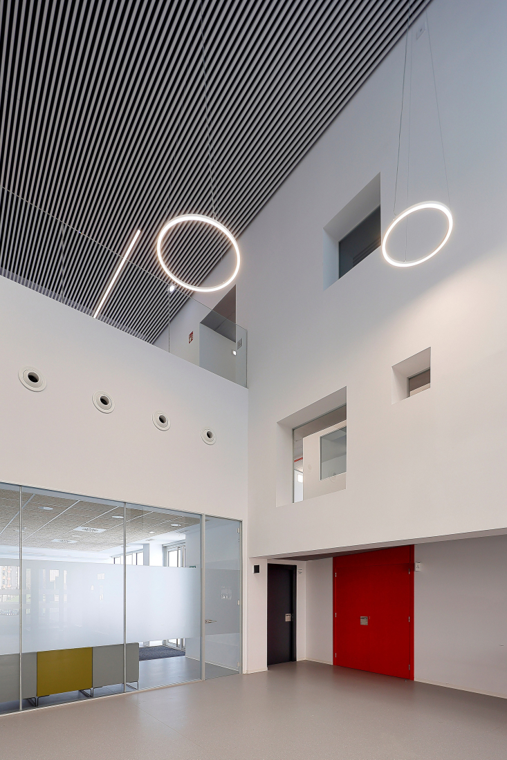 La Florida Secondary Education Institute by INSPYRA. Photograph by Iván Morán G-R.