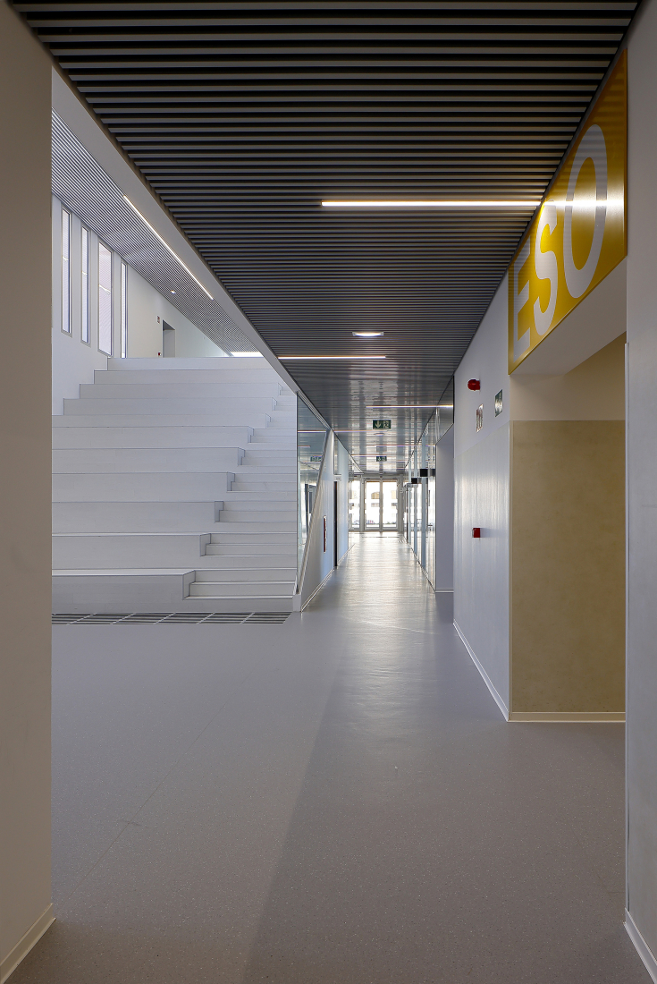 La Florida Secondary Education Institute by INSPYRA. Photograph by Iván Morán G-R.