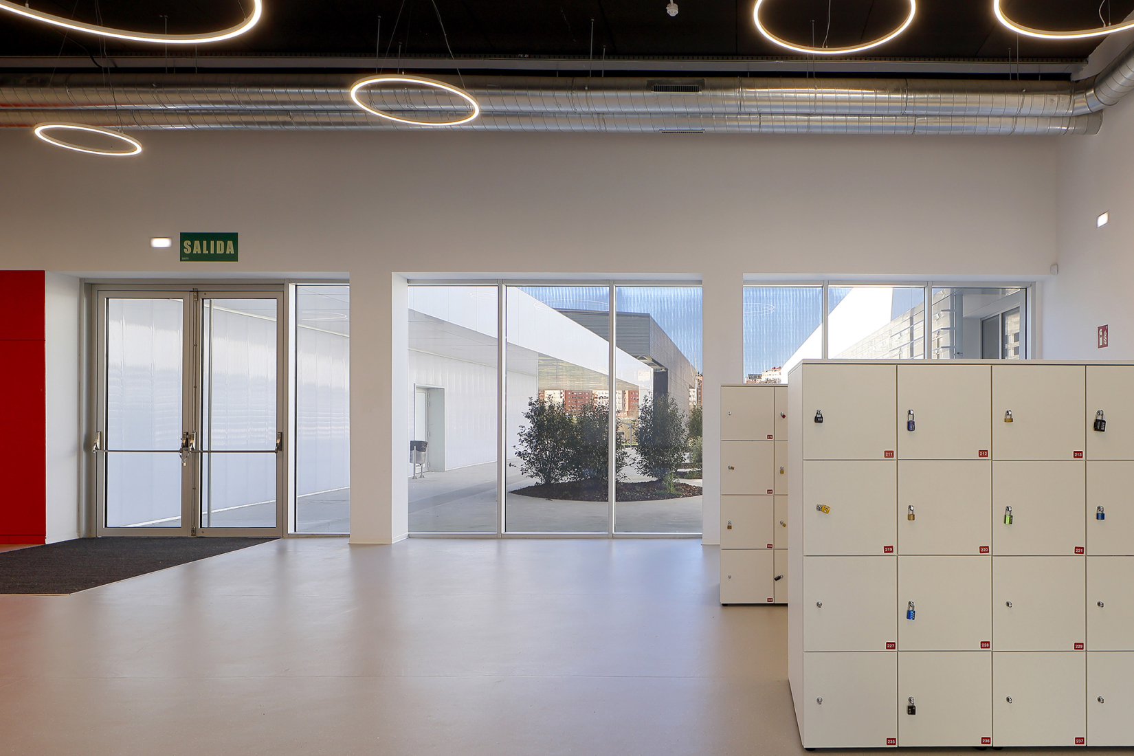 La Florida Secondary Education Institute by INSPYRA. Photograph by Iván Morán G-R.