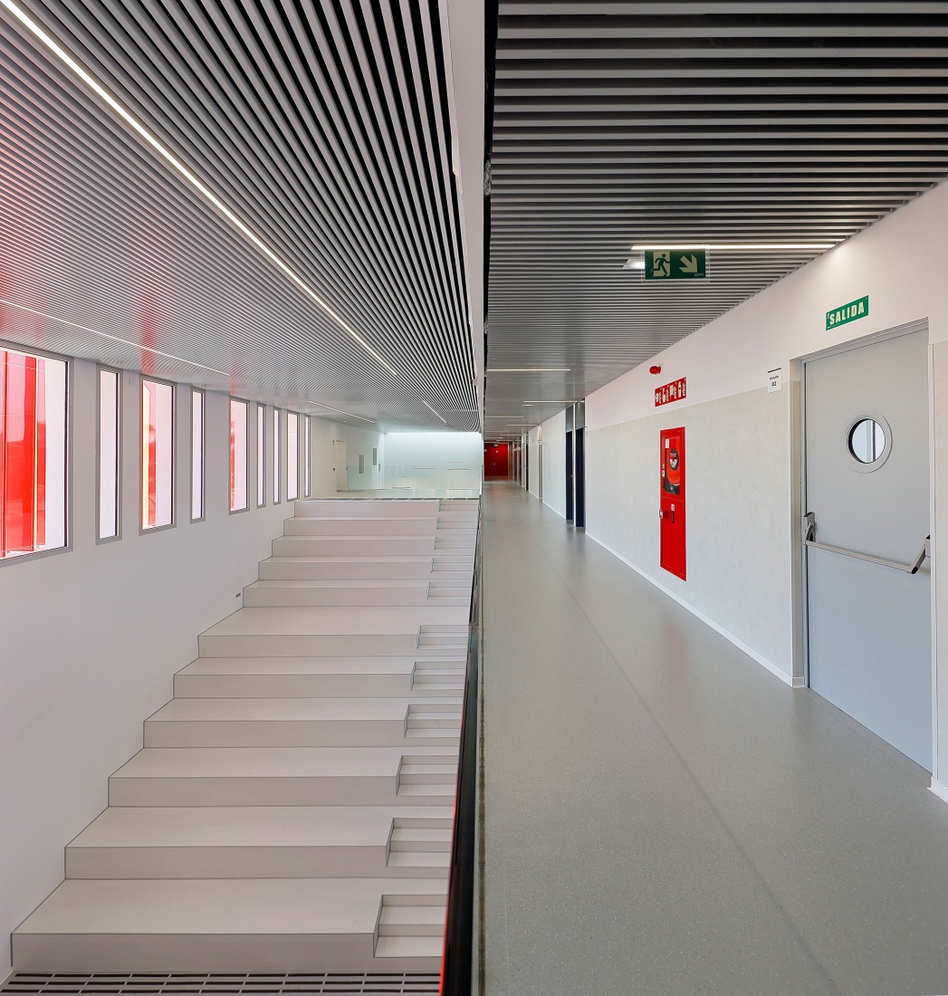 La Florida Secondary Education Institute by INSPYRA. Photograph by Iván Morán G-R.