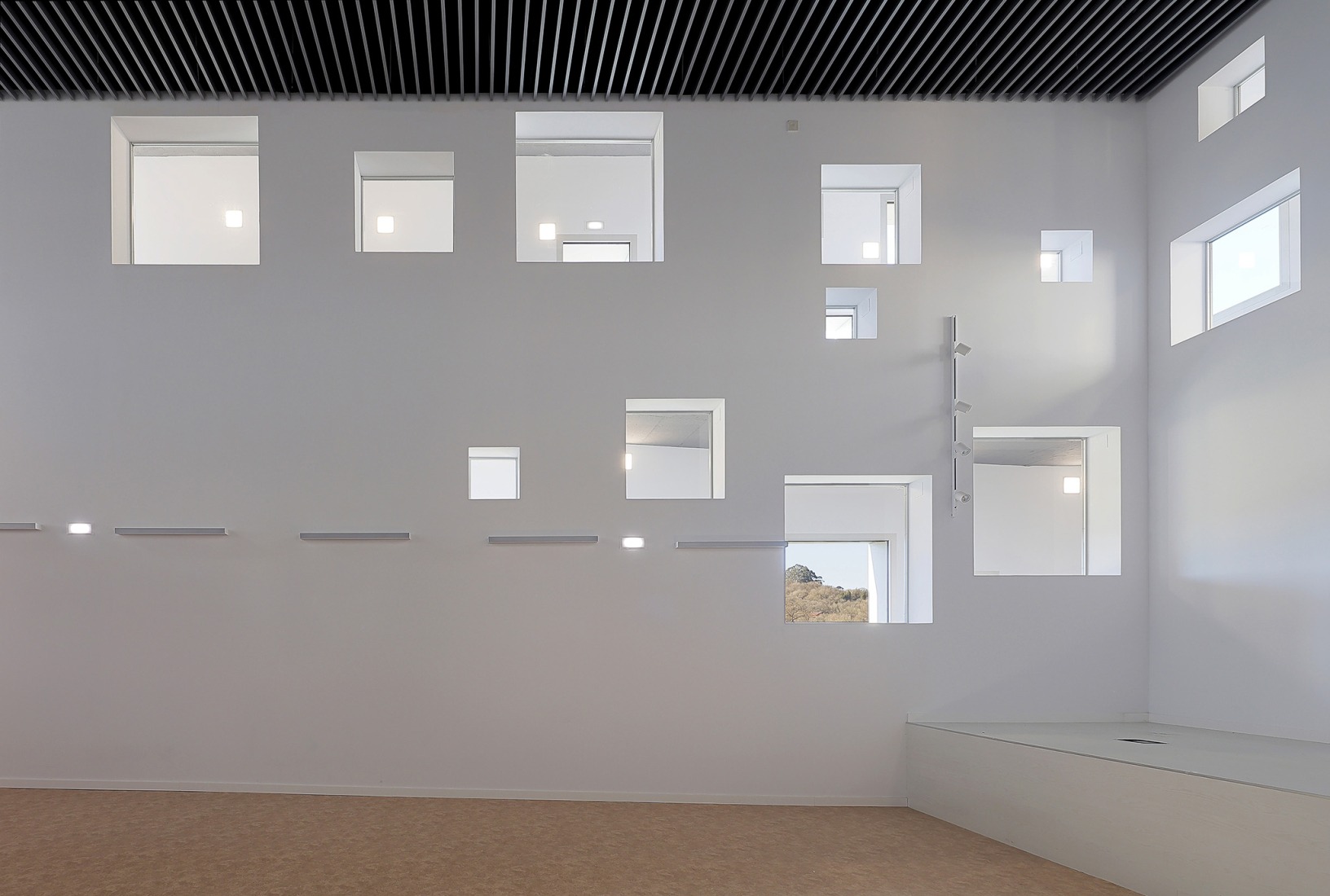 La Florida Secondary Education Institute by INSPYRA. Photograph by Iván Morán G-R.