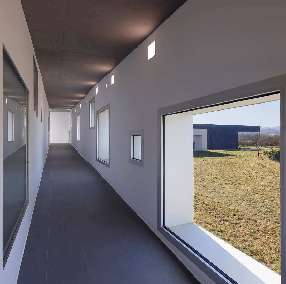 La Florida Secondary Education Institute by INSPYRA. Photograph by Iván Morán G-R.