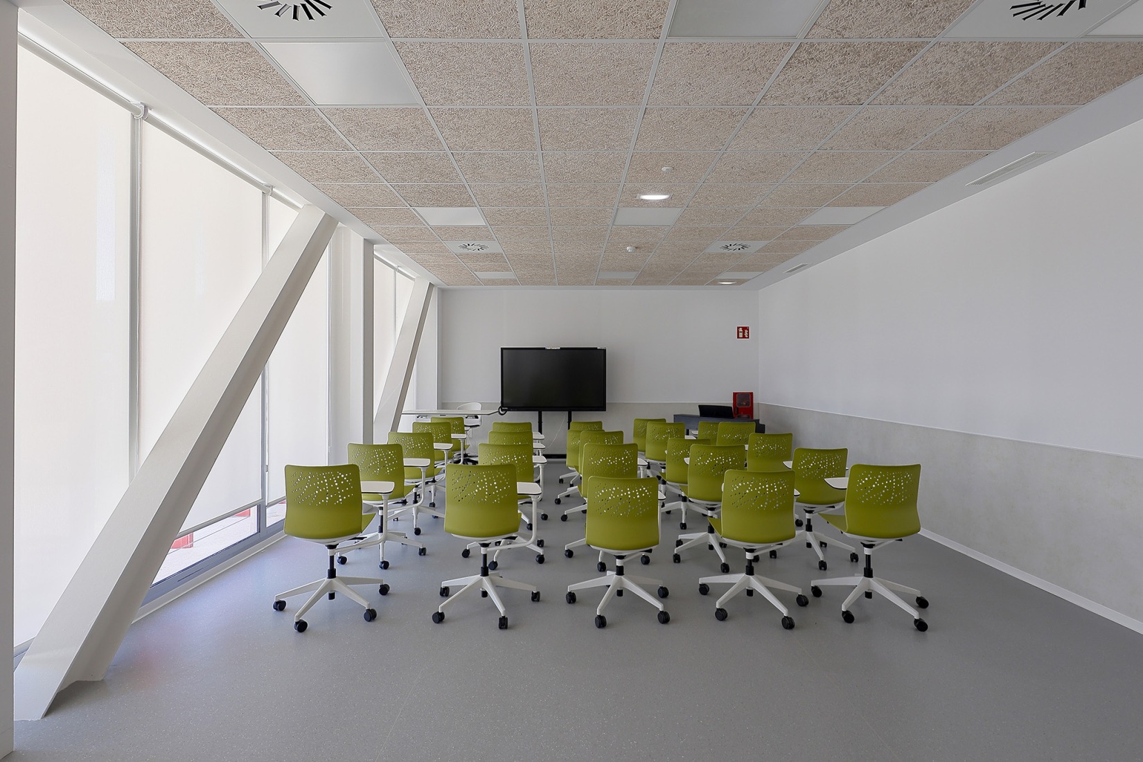 La Florida Secondary Education Institute by INSPYRA. Photograph by Iván Morán G-R.