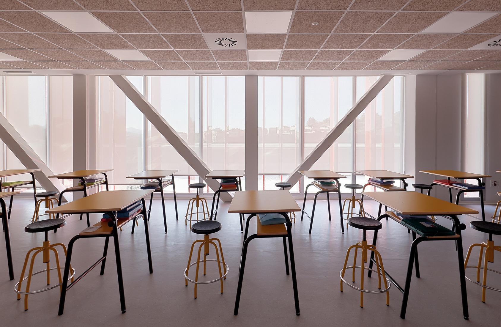 La Florida Secondary Education Institute by INSPYRA. Photograph by Iván Morán G-R.