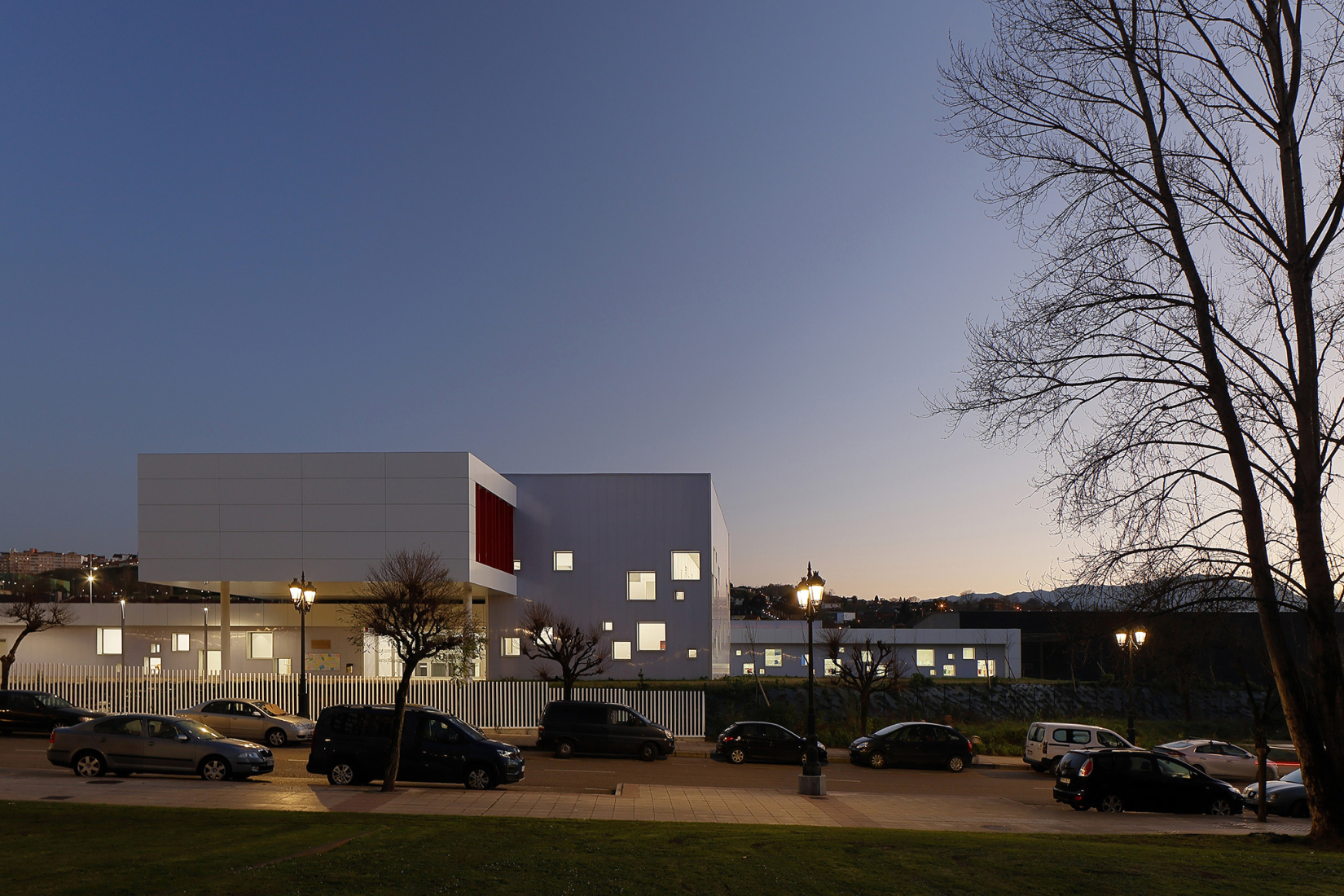 La Florida Secondary Education Institute by INSPYRA. Photograph by Iván Morán G-R.