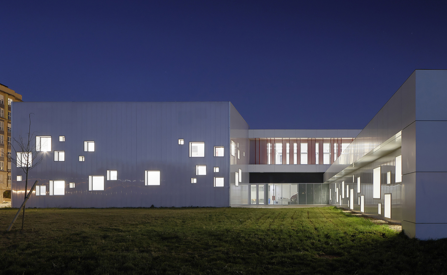 La Florida Secondary Education Institute by INSPYRA. Photograph by Iván Morán G-R.