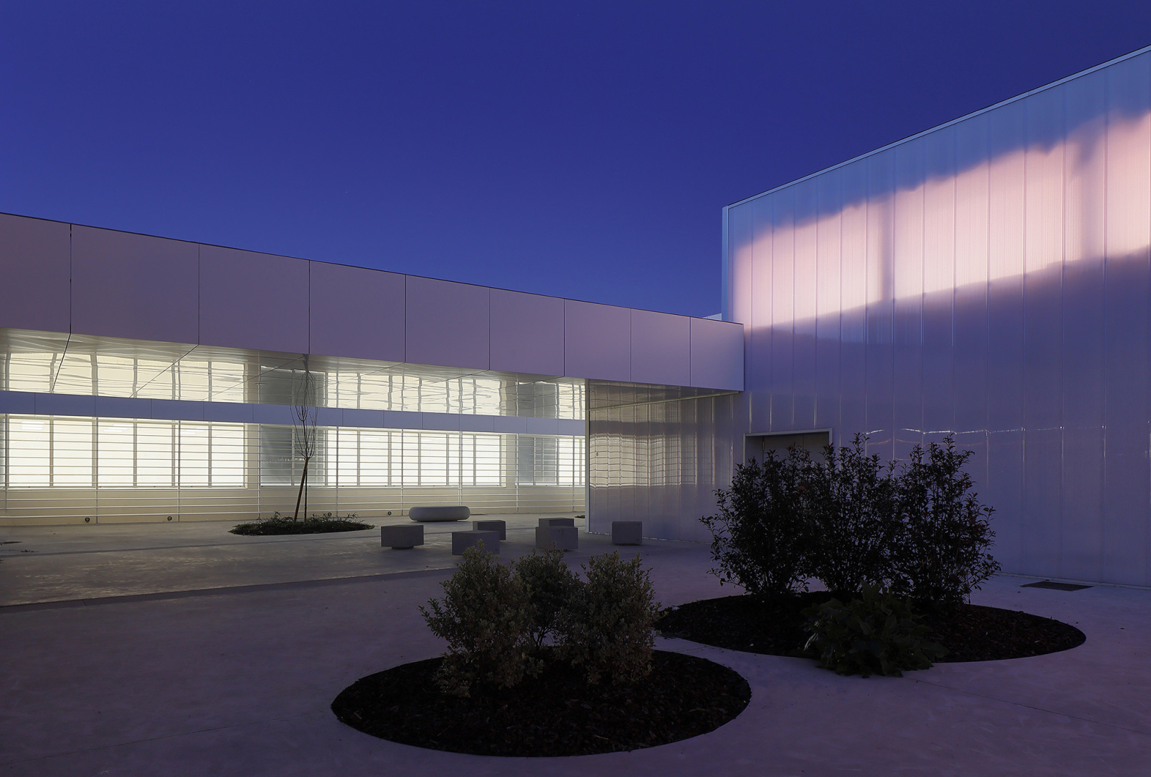 La Florida Secondary Education Institute by INSPYRA. Photograph by Iván Morán G-R.