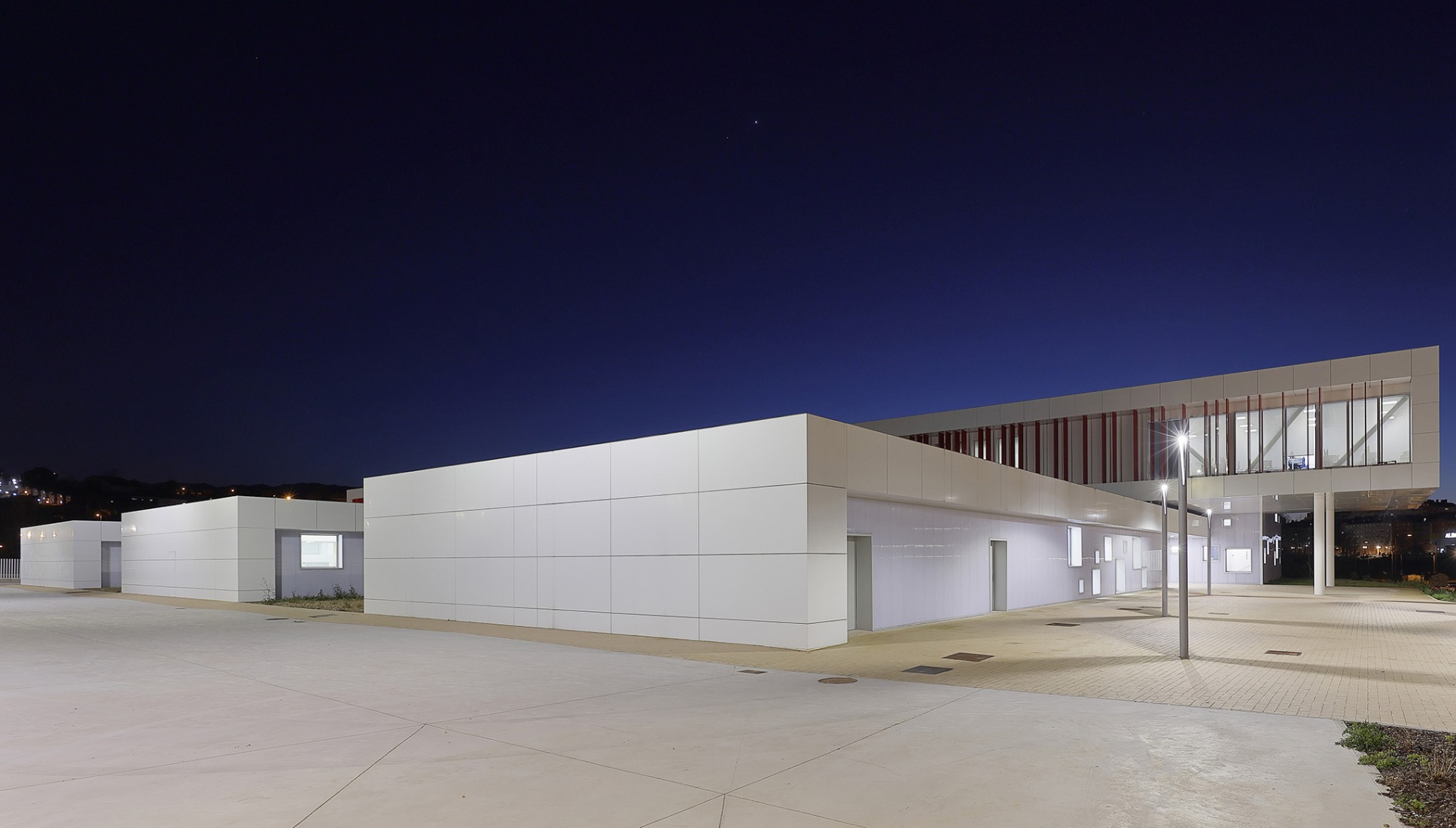 La Florida Secondary Education Institute by INSPYRA. Photograph by Iván Morán G-R.