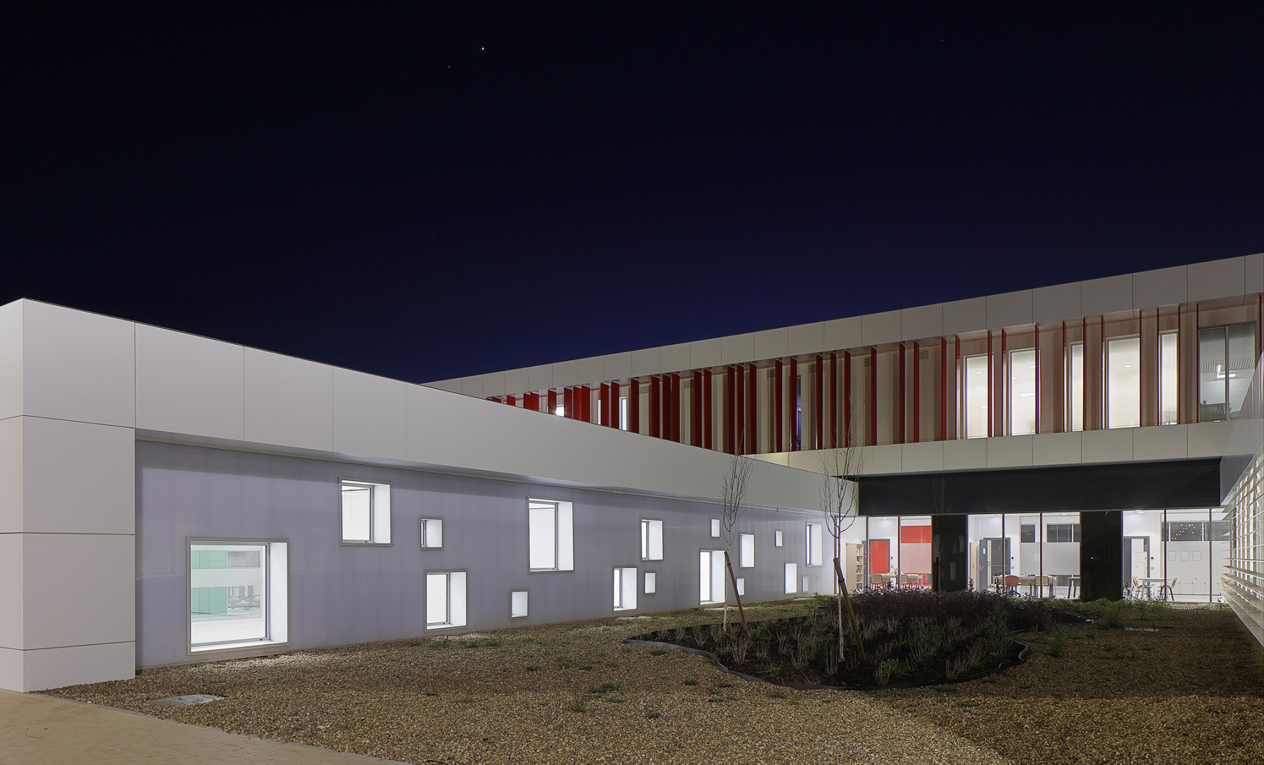 La Florida Secondary Education Institute by INSPYRA. Photograph by Iván Morán G-R.