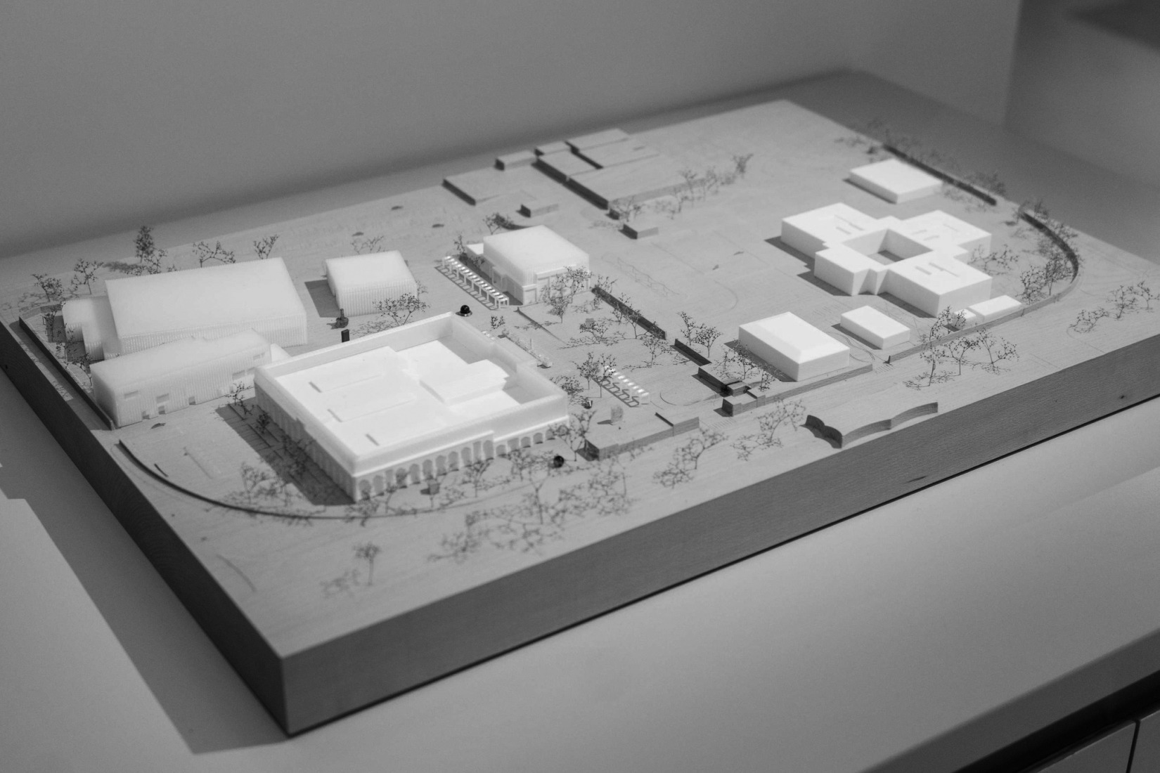 Maqueta de Mathaf: Ampliación del campus del Museo Árabe de Arte Moderno por Lina Ghotmeh — Arquitectura.