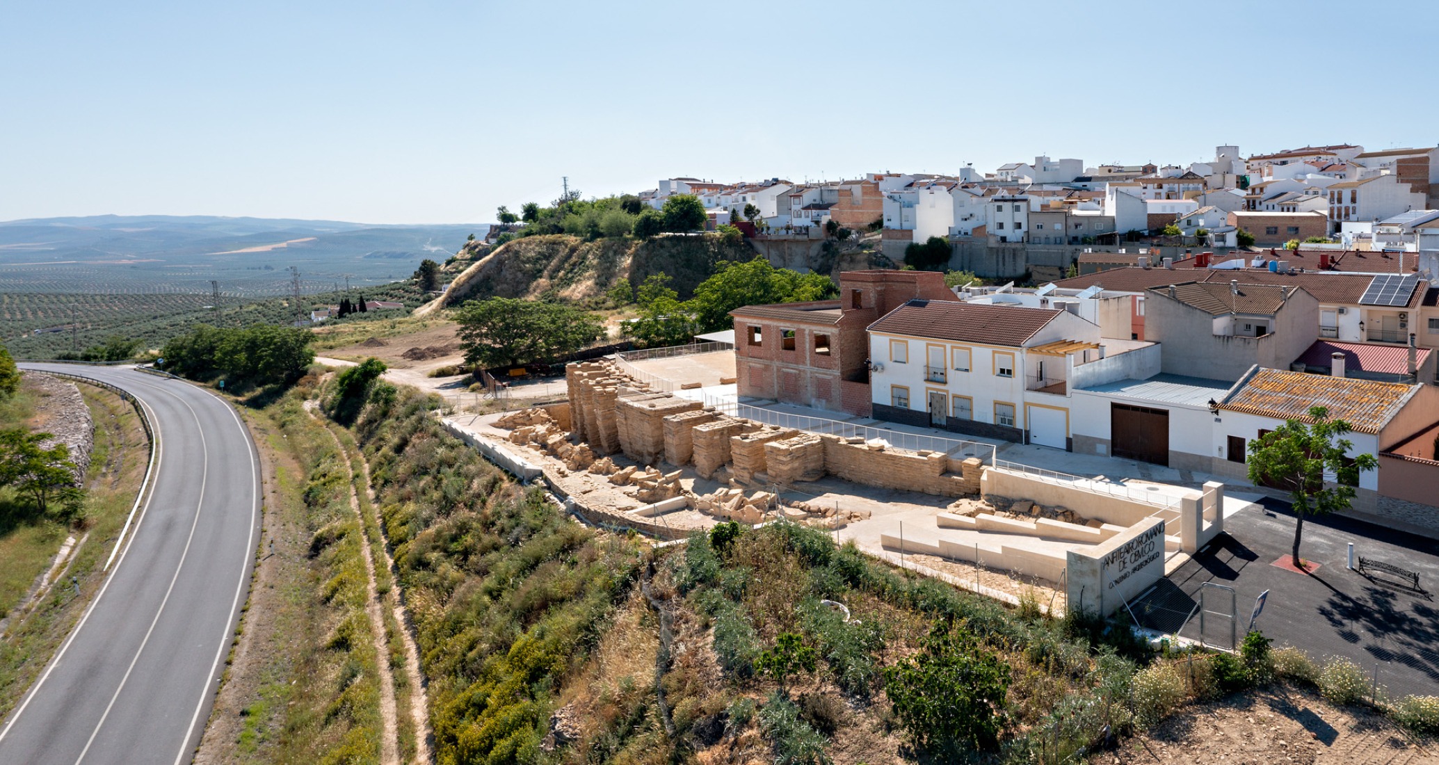 Rehabilitation and enhancement of the Roman Amphitheater of Obulco by Pablo Manuel Millán Millán. Photography by Javier Callejas Sevilla.