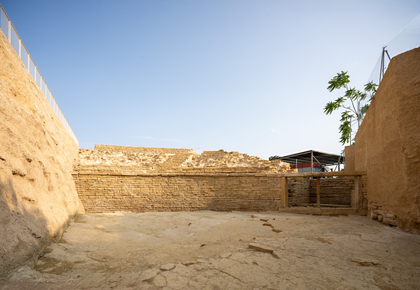 Rehabilitation and enhancement of the Roman Amphitheater of Obulco by Pablo Manuel Millán Millán. Photography by Javier Callejas Sevilla.