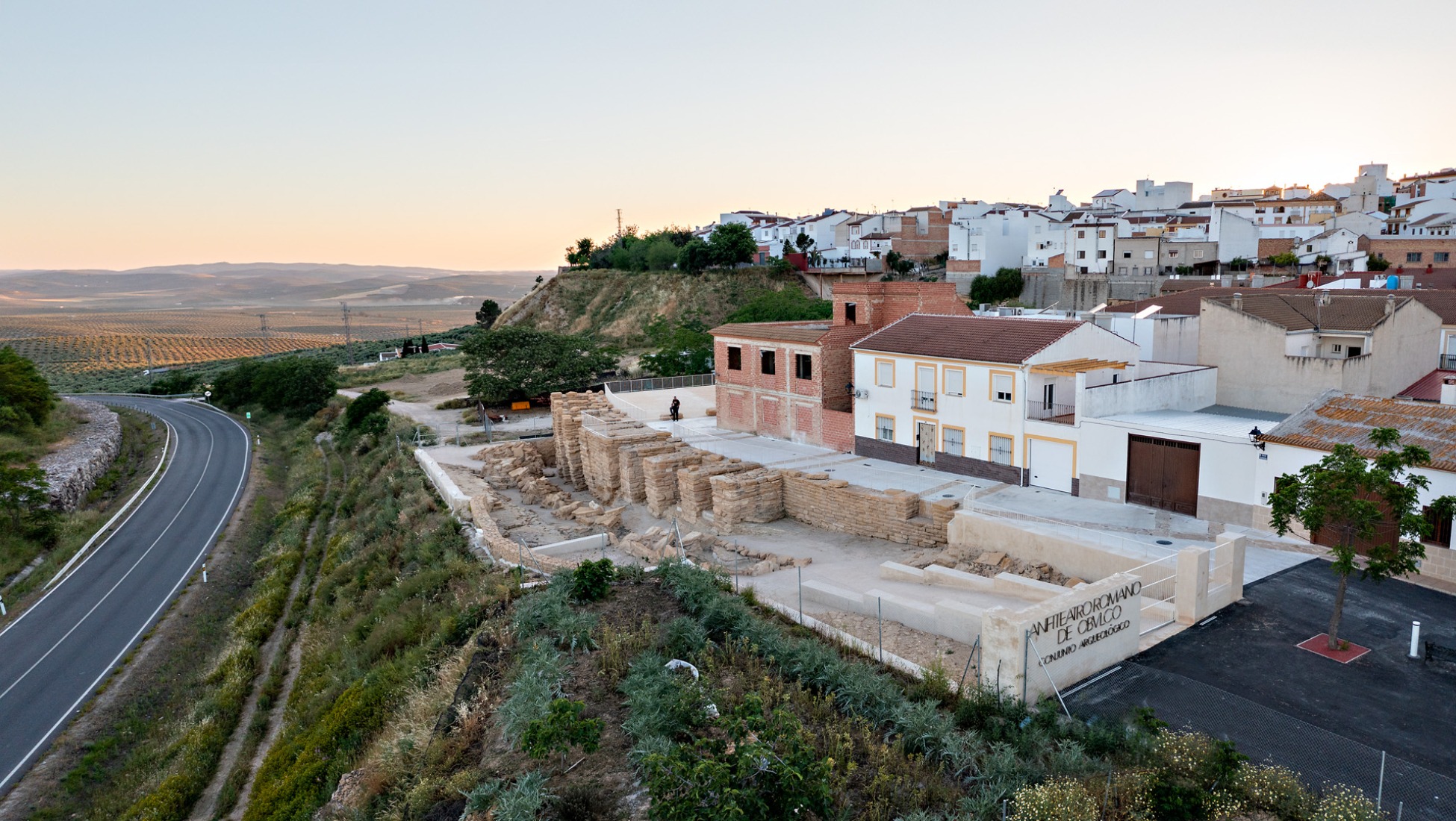 Rehabilitation and enhancement of the Roman Amphitheater of Obulco by Pablo Manuel Millán Millán. Photography by Javier Callejas Sevilla.