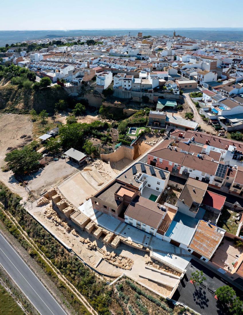 Rehabilitation and enhancement of the Roman Amphitheater of Obulco by Pablo Manuel Millán Millán. Photography by Javier Callejas Sevilla.