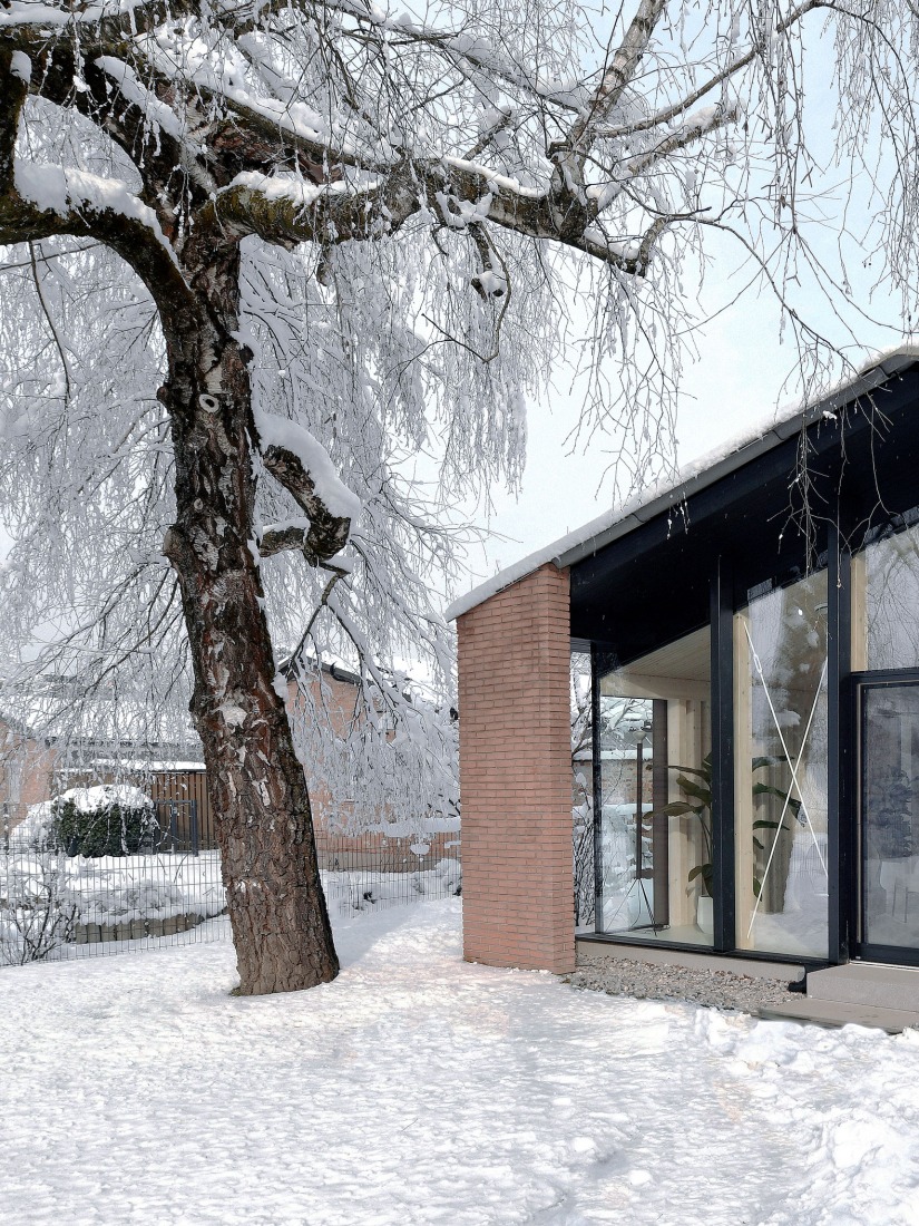 House under the poplars by OFIS arhitekti. Photograph by Tomaž Gregorič. 