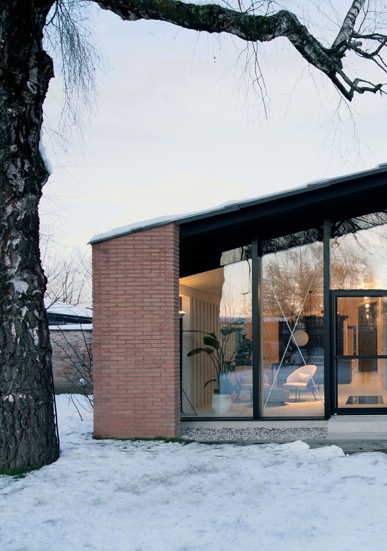 House under the poplars by OFIS arhitekti. Photograph by Tomaž Gregorič. 
