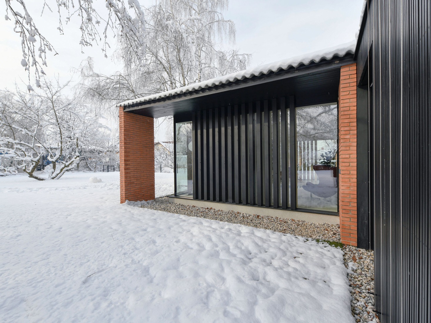 House under the poplars by OFIS arhitekti. Photograph by Tomaž Gregorič. 