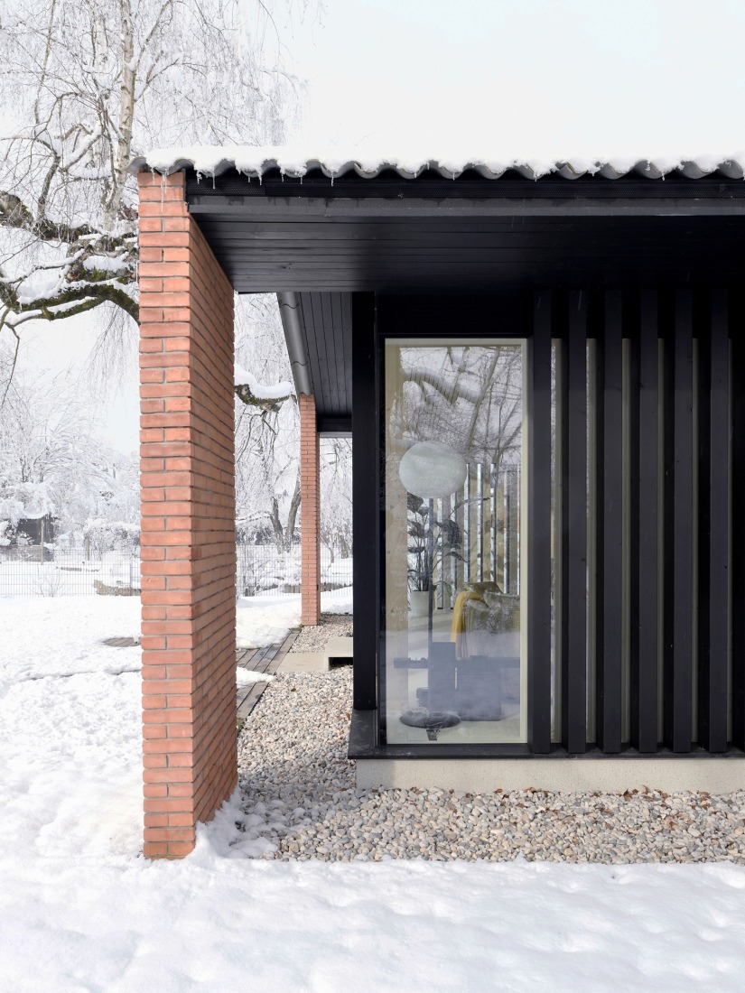 House under the poplars by OFIS arhitekti. Photograph by Tomaž Gregorič. 