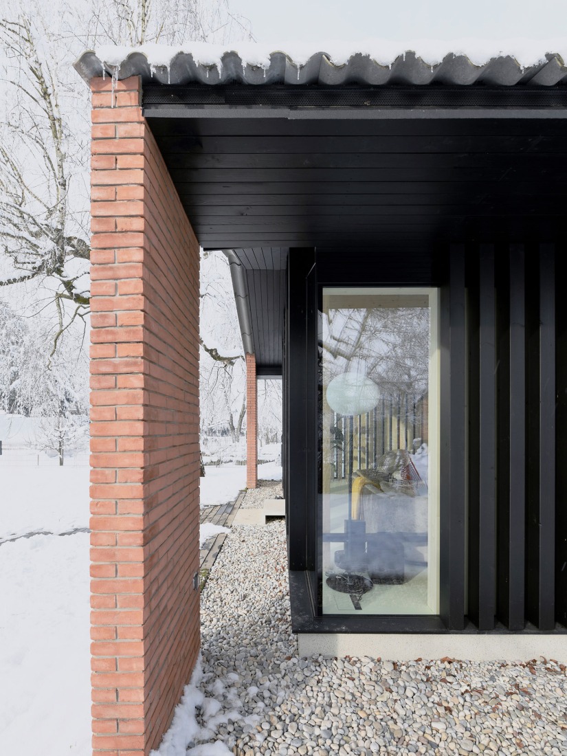 House under the poplars by OFIS arhitekti. Photograph by Tomaž Gregorič. 