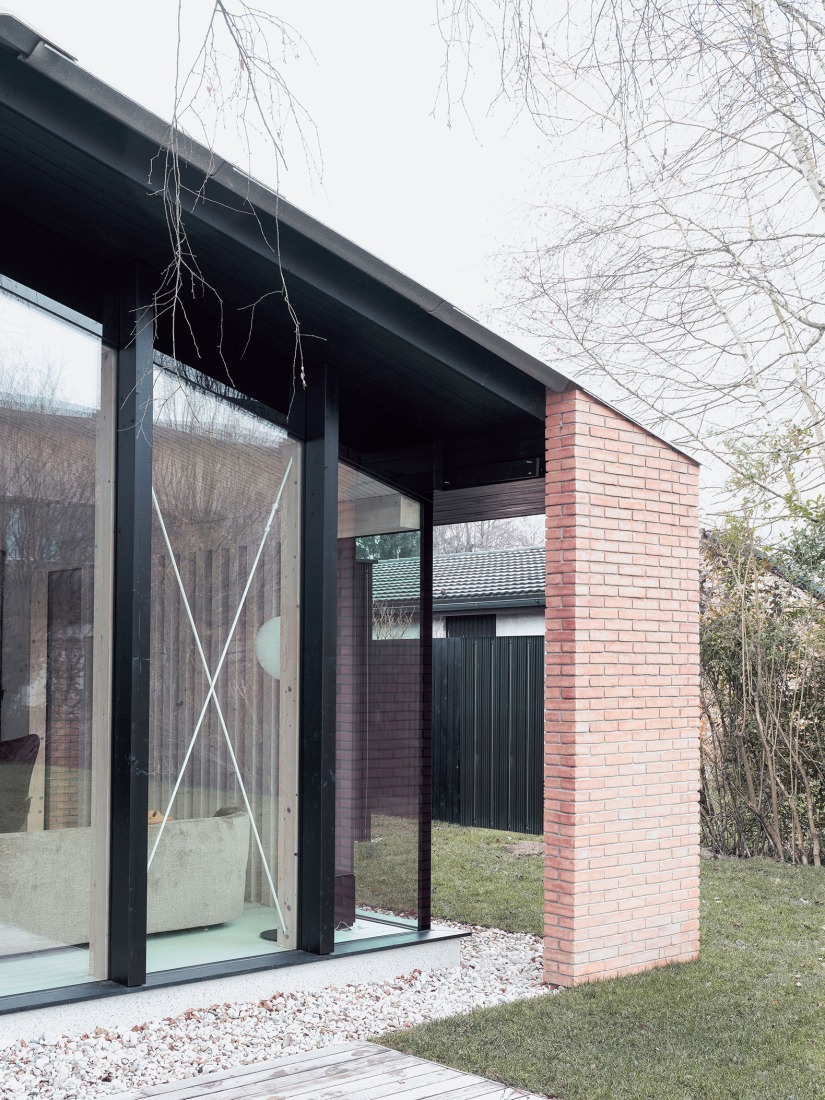 House under the poplars by OFIS arhitekti. Photograph by Tomaž Gregorič. 