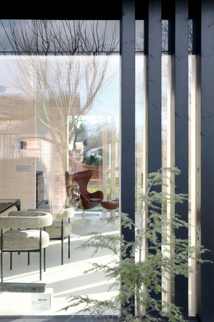 House under the poplars by OFIS arhitekti. Photograph by Tomaž Gregorič. 