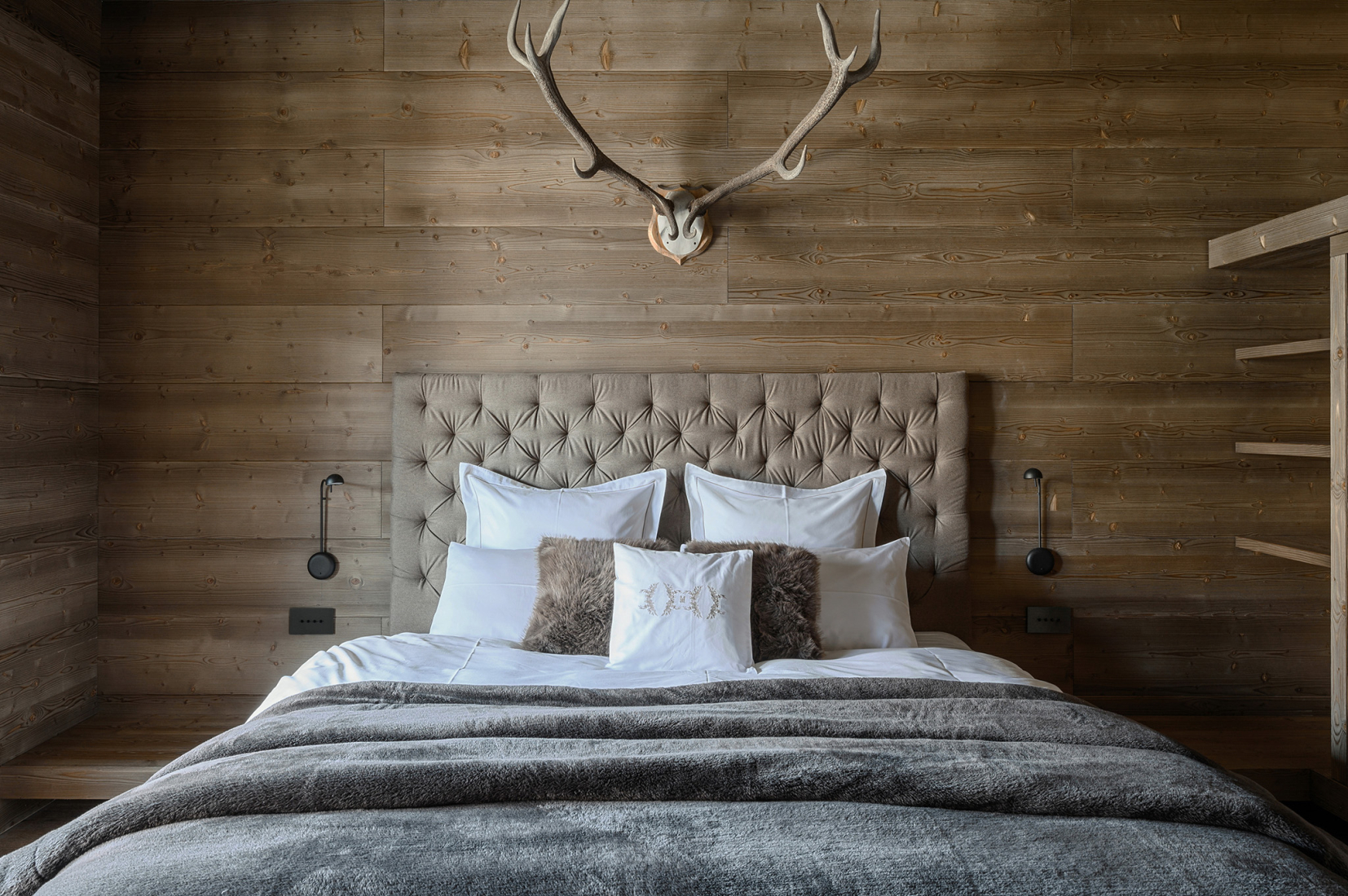 Vila Muhr by OFIS arhitekti. Photograph by Miran Kambič.Vila Muhr by OFIS arhitekti. Photograph by Andrej Gregoric.