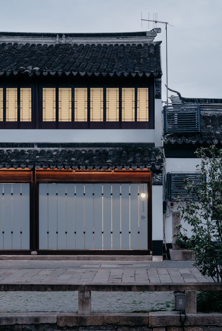 Exterior. Baihua Bookstore by Tsing-Tien Making. Photograph by Wen Studio.