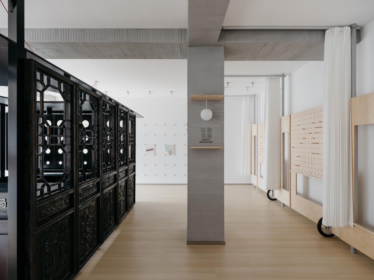 All exhibition structures are movable. Baihua Bookstore by Tsing-Tien Making. Photograph by Wen Studio. 