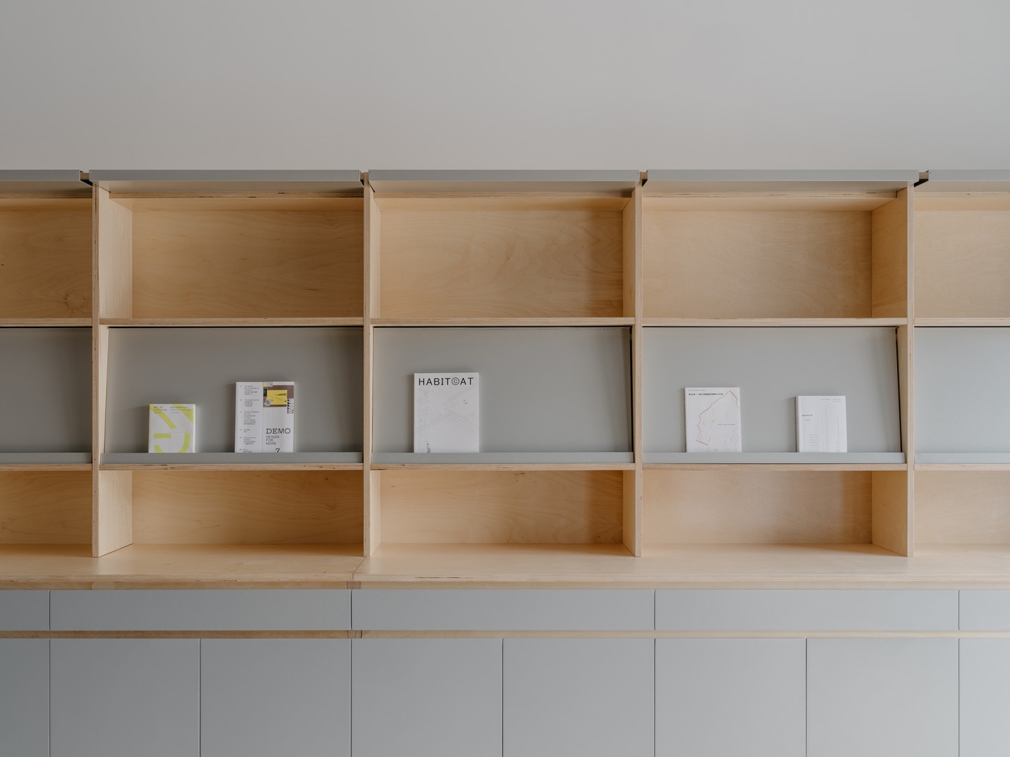 Inspired by the Tangmingdan, the spatial logic moves between assembly and disassembly, visibility and concealment. Baihua Bookstore by Tsing-Tien Making. Photograph by Wen Studio. 