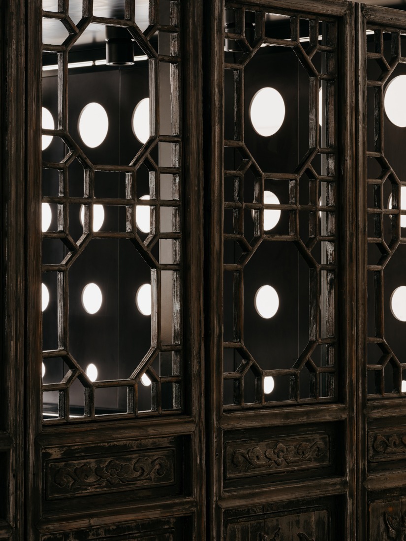 Reinterpretation of the lattice window language. Baihua Bookstore by Tsing-Tien Making.