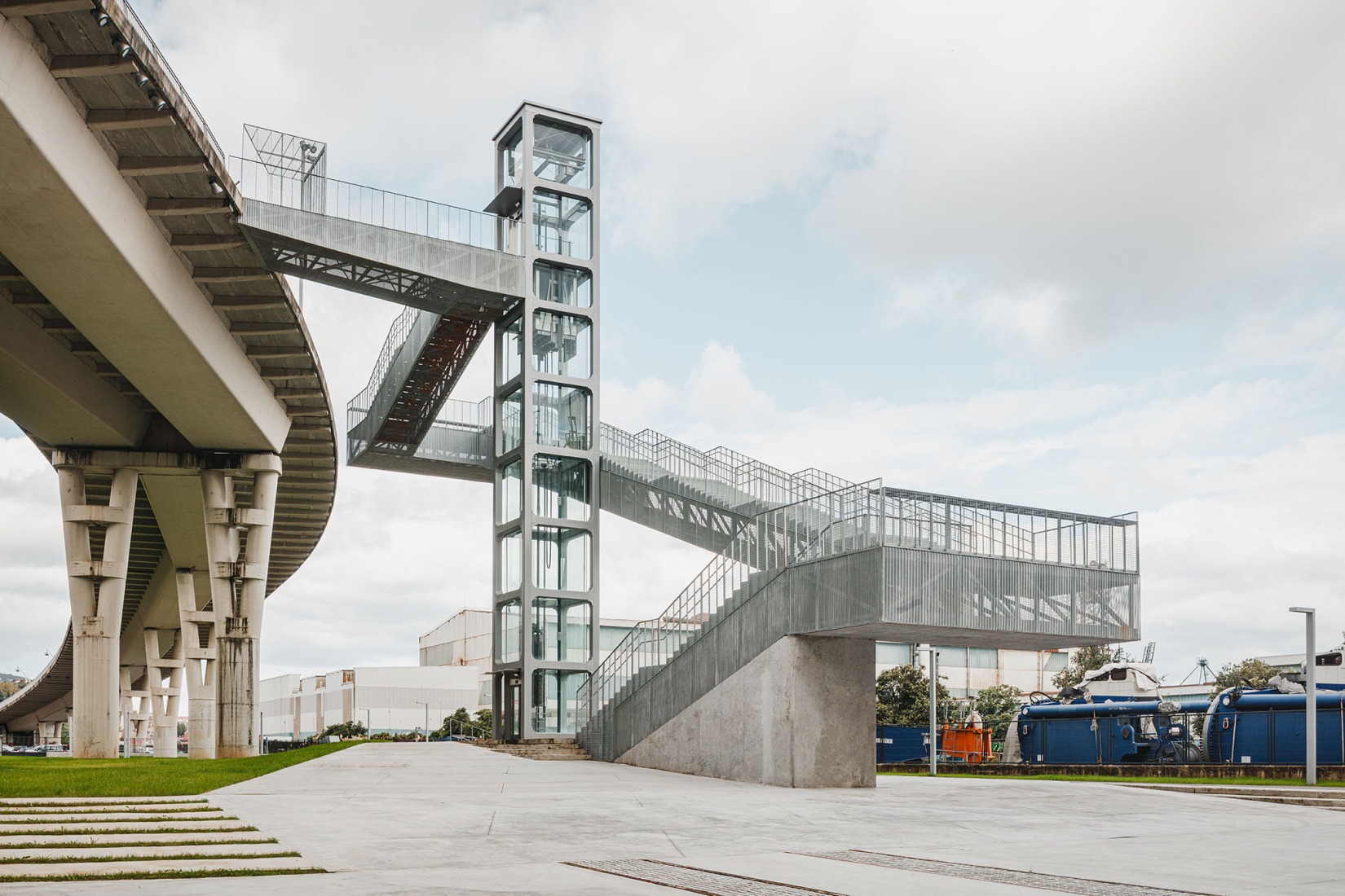 Access to the Altos Hornos de Bizkaia by TARTE and ELE. Photograph by Aitor Estévez.