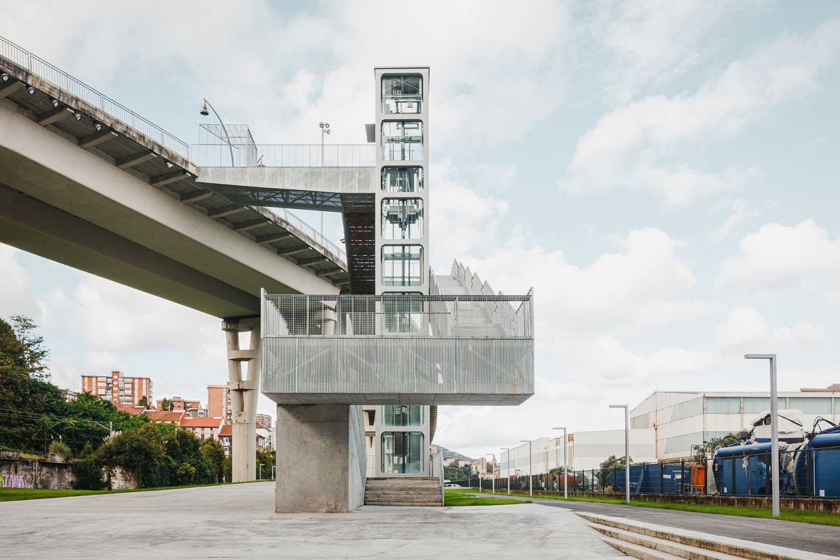 Access to the Altos Hornos de Bizkaia by TARTE and ELE. Photograph by Aitor Estévez.
