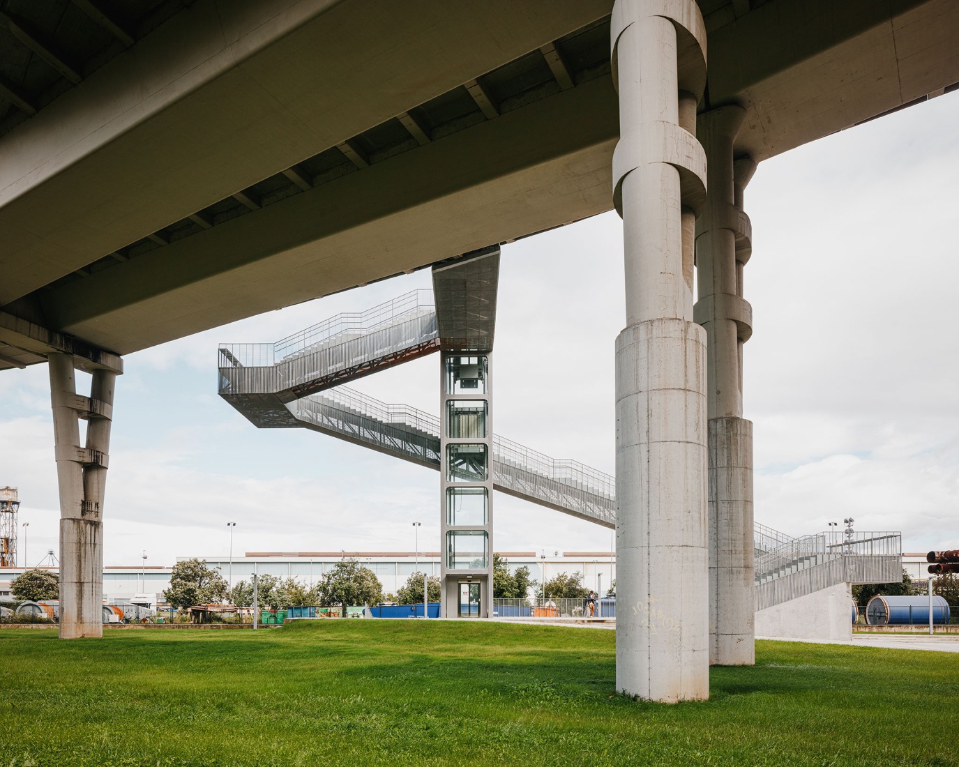 Access to the Altos Hornos de Bizkaia by TARTE and ELE. Photograph by Aitor Estévez.