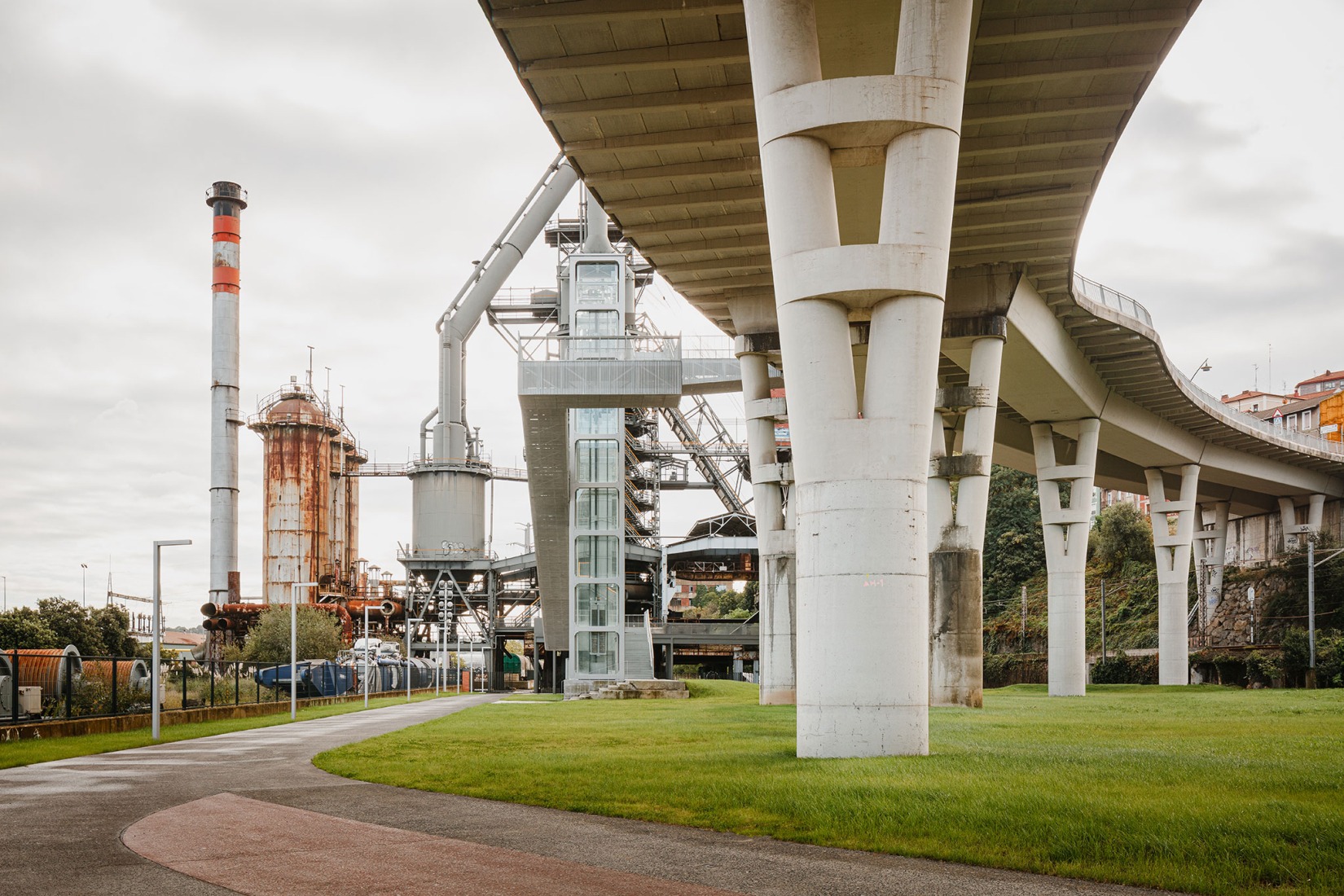 Access to the Altos Hornos de Bizkaia by TARTE and ELE. Photograph by Aitor Estévez.